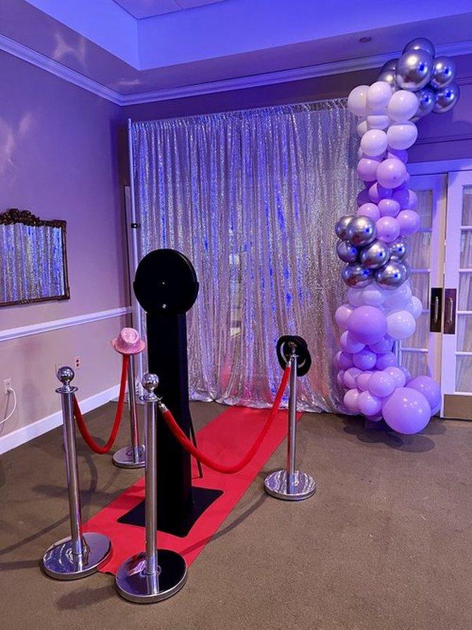 Prom Party Photo Booth Rental: 10 Fun Ideas for a Memorable Night | Articles | That's Groovy Photo Both LLC | Gan Jing World - Technology for Humanity | Video & Movie Streaming