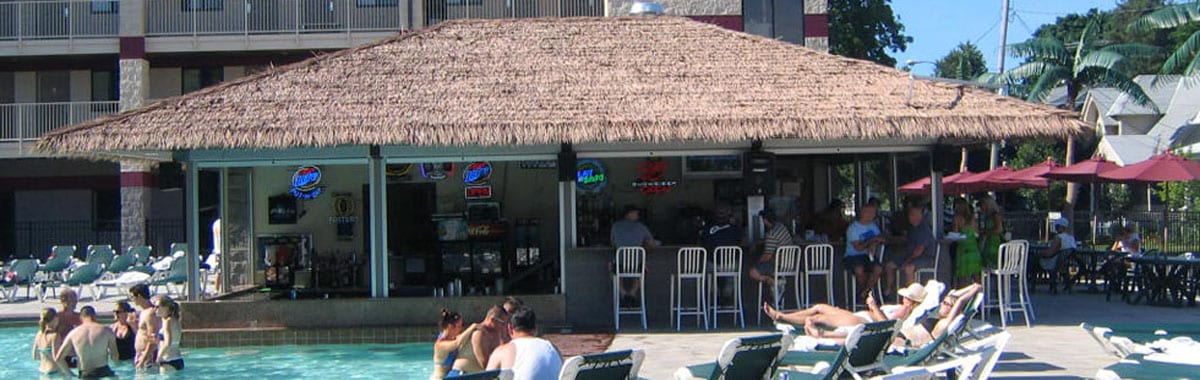 Blue Marlin Bar & Grill: Poolside Dining at Put-in-Bay