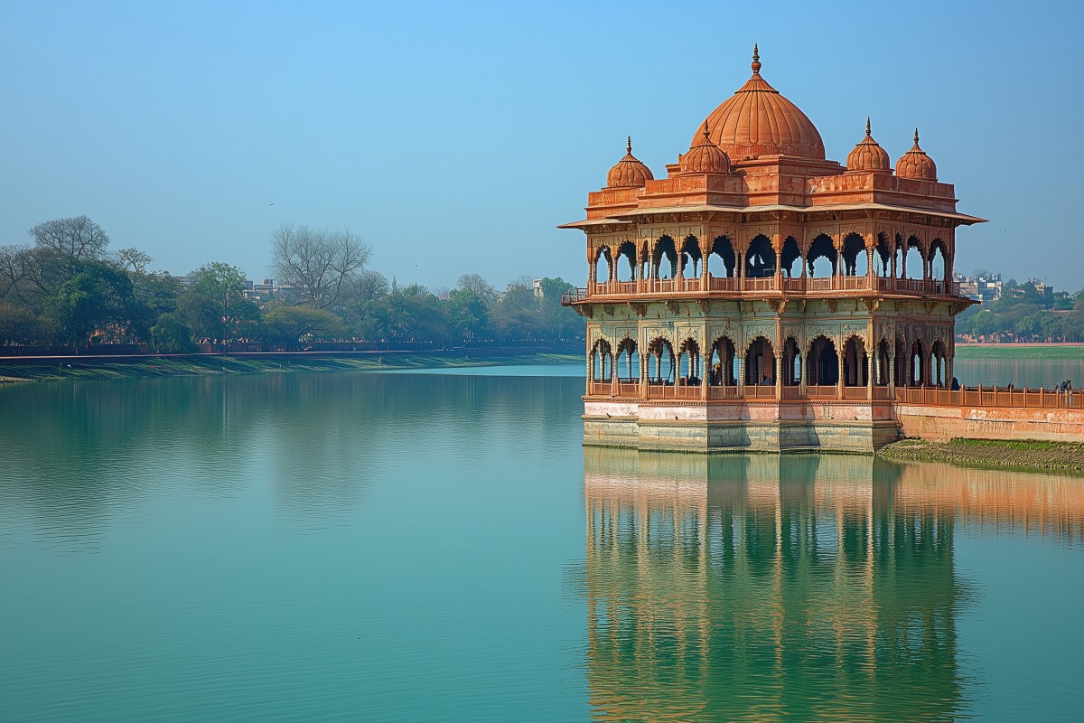 Senior-Friendly Travel Tips for a Comfortable Delhi and Agra Sightseeing Trip – Incredible Bharat Tourism