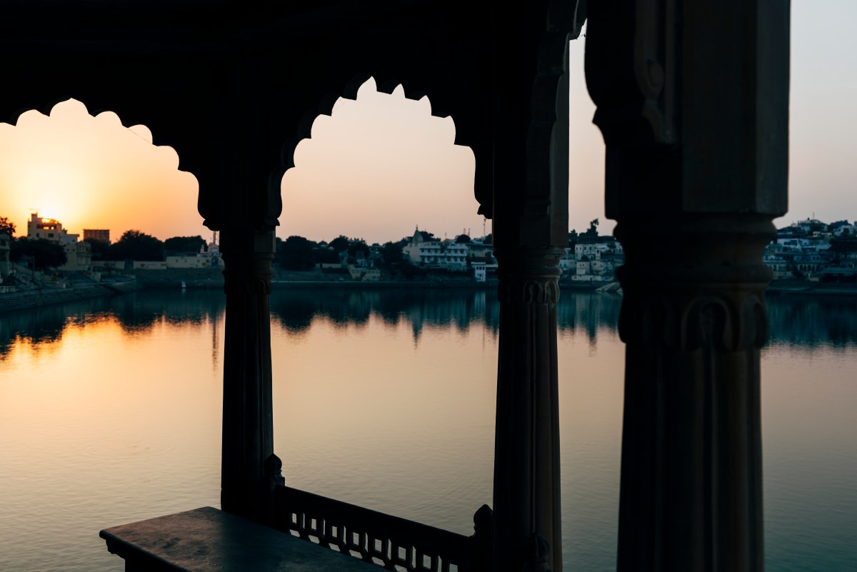 Safe Itinerary for Children: A Comfortable Delhi to Agra One-Day Bus Trip – Chitra Travels